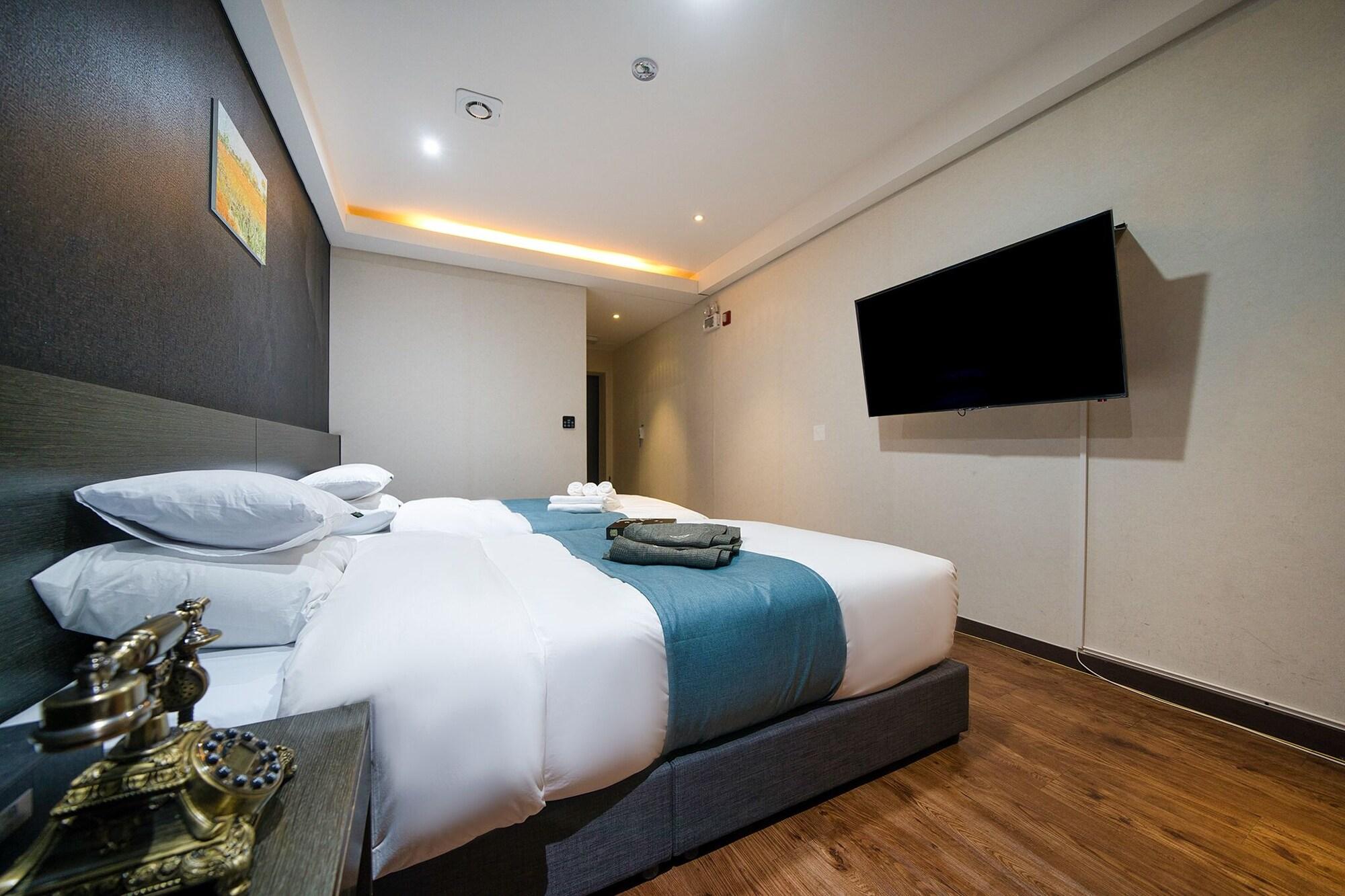 Dono1796 Hotel 3*